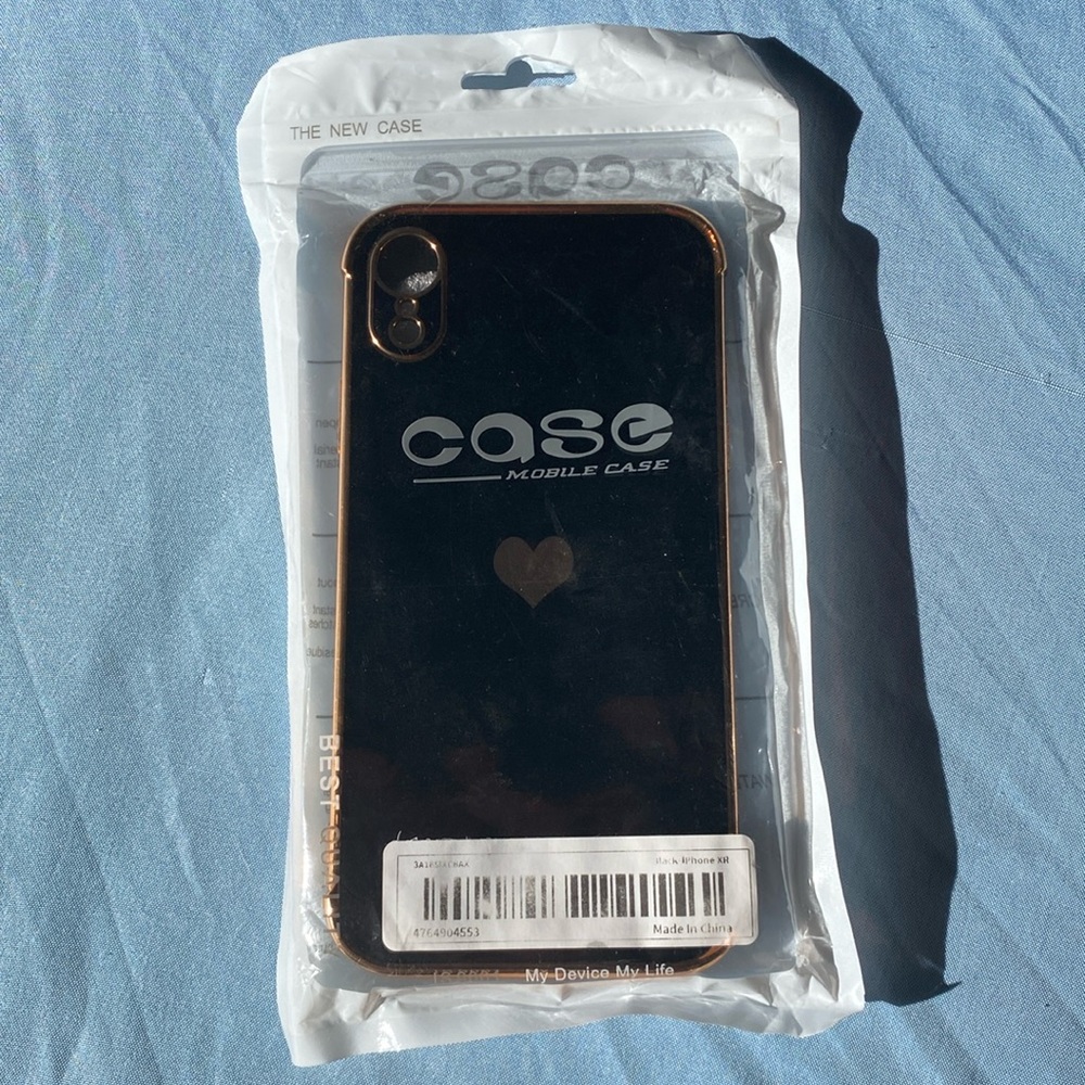 iPhone XR Case black and gold with heart